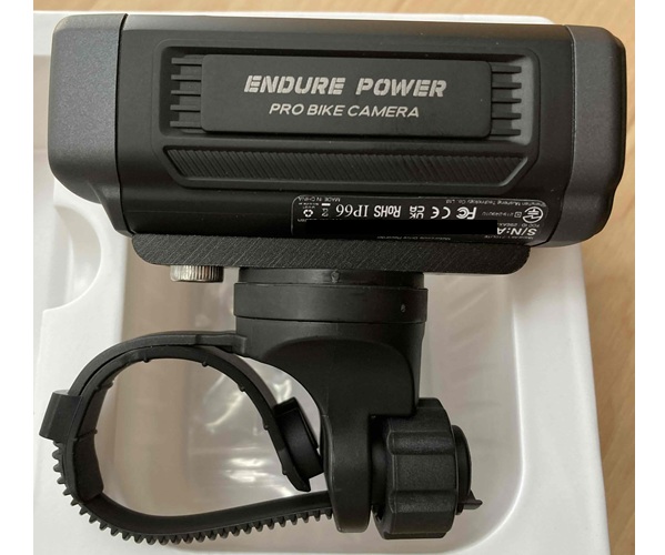 AKY-710LITEをブラケットに取り付けたところ